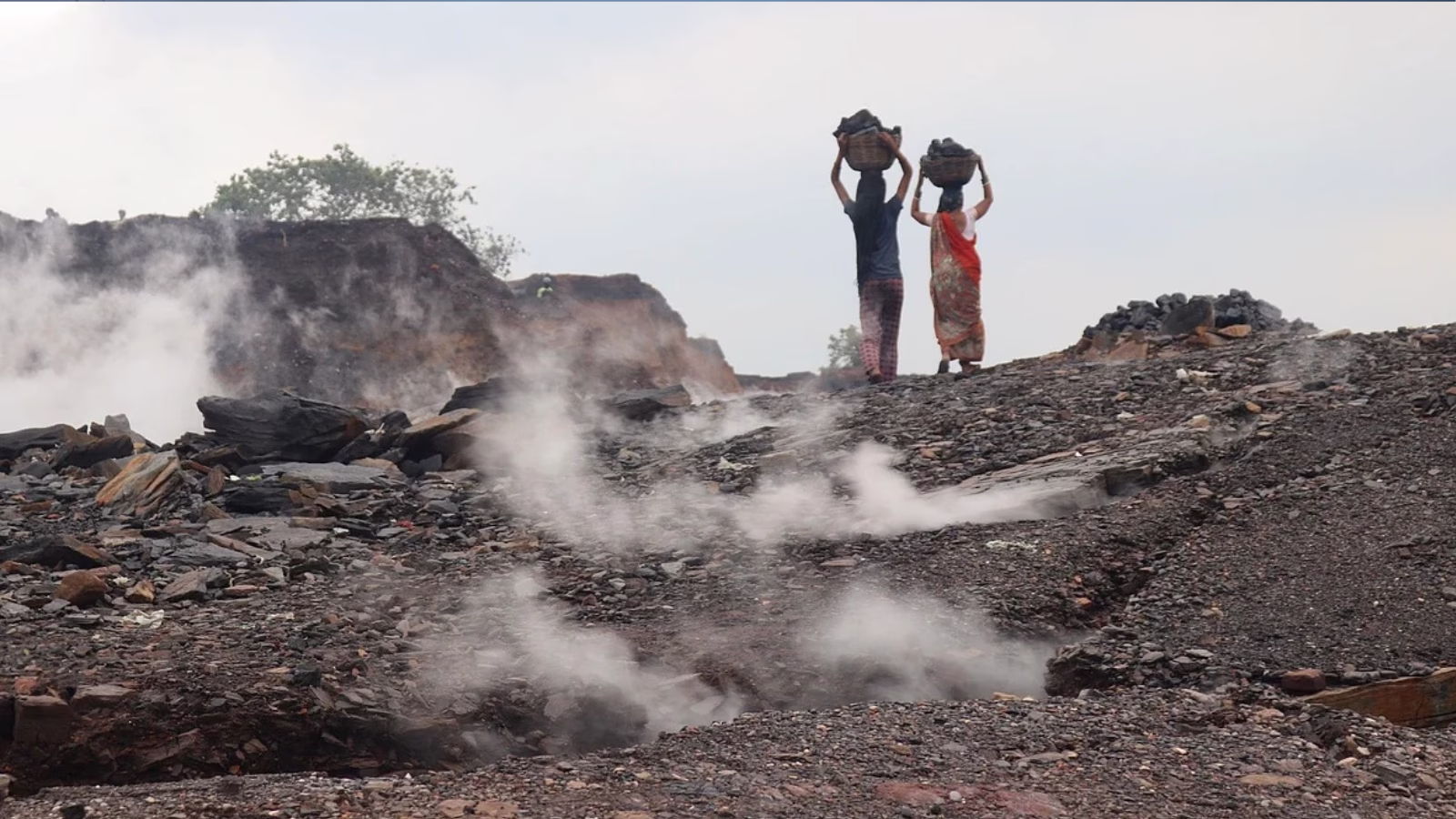 জ্বলছে 100 বছরেরও বেশি সময় ধরে, জেনে নিন Burning City of India-র গল্প 2 jharia coal field