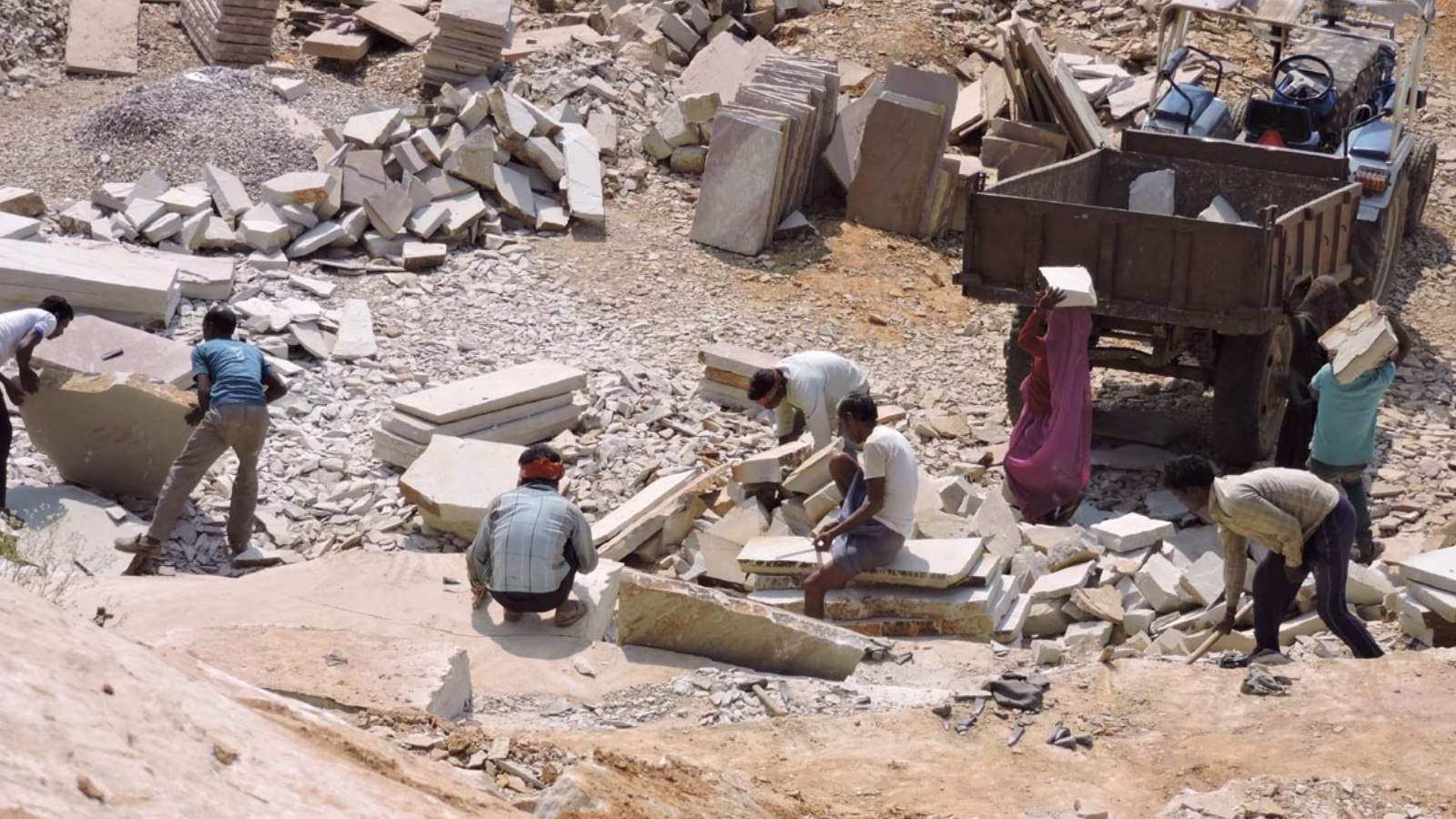 Silicosis Disease in Rajasthan: পাথর ভাঙতে গিয়ে শেষ একের পর এক প্রজন্ম, মারণ রোগ গ্রাস করছে ভারতের এই গ্রামকে 1 Silicosis Disease in Rajasthan